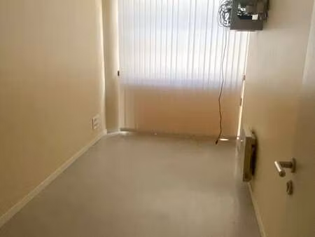 vente bureaux et commerces à niort (79000) : à vendre / 217m² niort