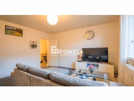 appartement t4  traversant avec stationnement et cave