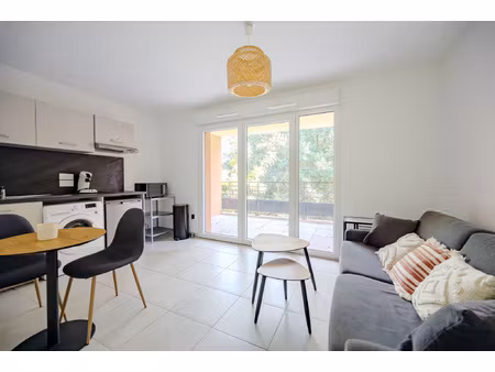 studio recent avec terrasse et parking ...