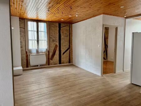 location appartement 3 pièces 49 m² à villefranche-de-rouergue (12200)