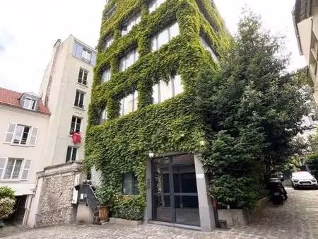 bureaux à louer sur jolie cour pavée proche natio