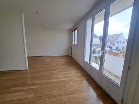 a 19 min de la gare à pieds - f4 en bon état avec balcon et