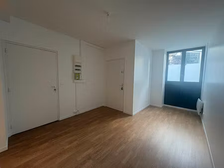 studio non meuble en rdc sur rue - paris 18 - marcadet poissonniers