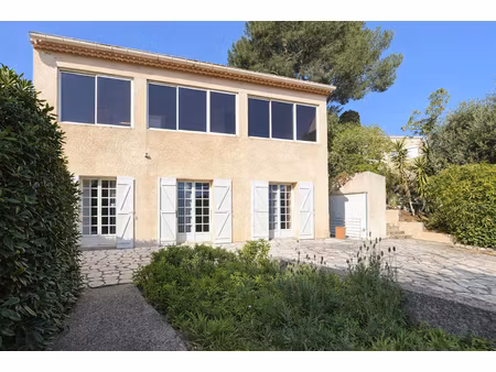 ** bord de mer ** maison de 163m² avec 5 chambres ** (83430) saint mandrier sur mer **