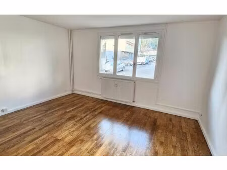 location appartement  m² t-1 à oullins  750 €