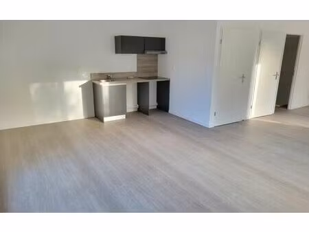 location appartement  m² t-3 à pessac  813 €