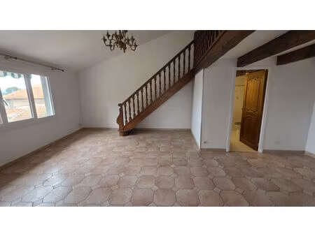 appartement t3 avec mezzanine jardinet et garage - puget sur argens