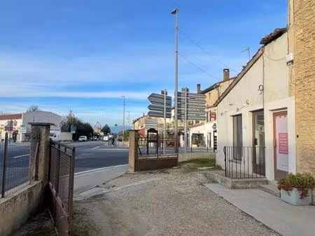 local commercial de 29m² à louer à coustellet