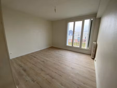 appartement avec balcon dans résidence sécurisée
