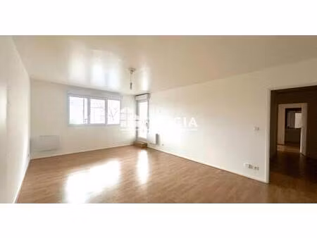 appartement t3 de 65 m2 avec balcon  au coeur de st marceau  proche commerces  tramway et 