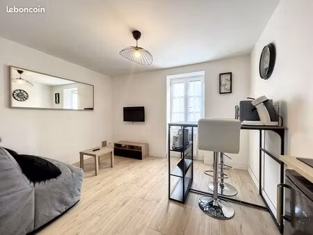 studio de 20m2 à louer en centre ville de chateaubourg