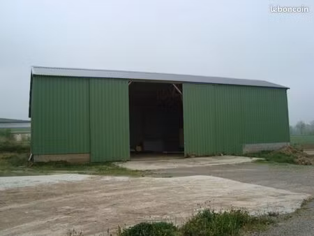 bâtiment à louer ( 240 m2)