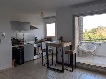 t2 46m2 terrasse couverte 8m2 parking sécurisé