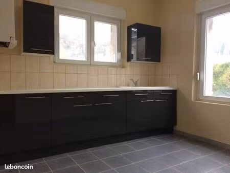 grand f2 dans maison