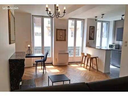 t2 lumineux restauré – 40 m² – balcon– quartier cordeliers