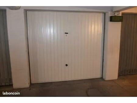 garage box fermé bron eglise