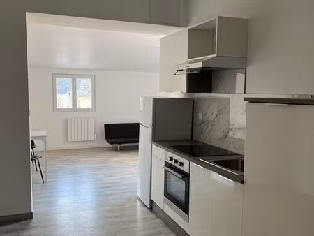 location t2 avec terrasse - refait à neuf - meublé