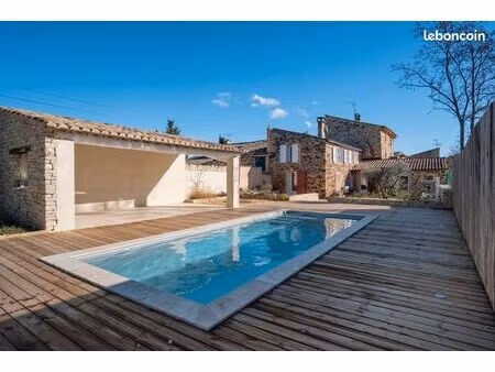 maison mitoyenne rénovée avec jardin et piscine – gargas