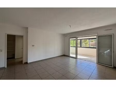 location appartement  61.55 m² t-3 à nîmes  850 €