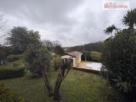 villa t5 au calme sur 2042 m2 de terrain avec piscine