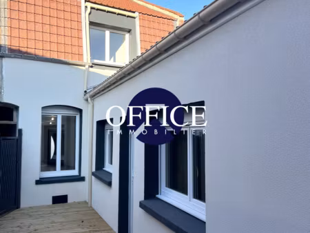 splendide maison de ville entierement renovee garage et exterieur 4 chambres