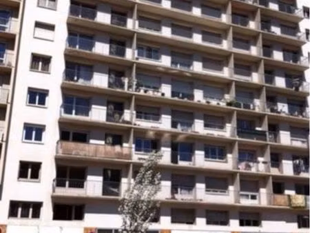 appartement f2 avec cave et garage - proche gare - proche commerces - à st étienne