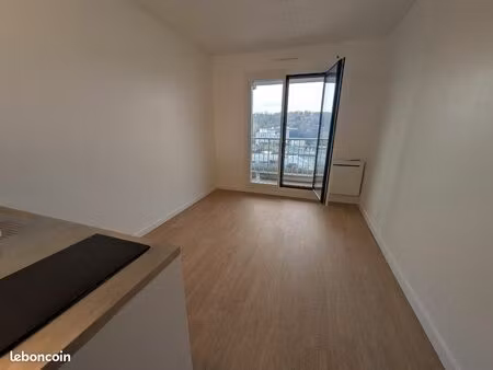 studio 16m2 non meublé avec balcon