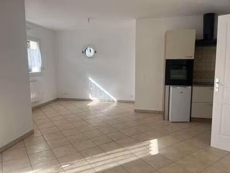 location appartement 3 pièces à perros-guirec (22700) : à louer 3 pièces / 47m² perros-gui