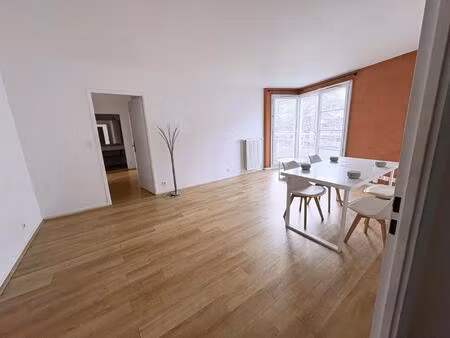 bien rare  3 pièces avec balcon cave et parking !