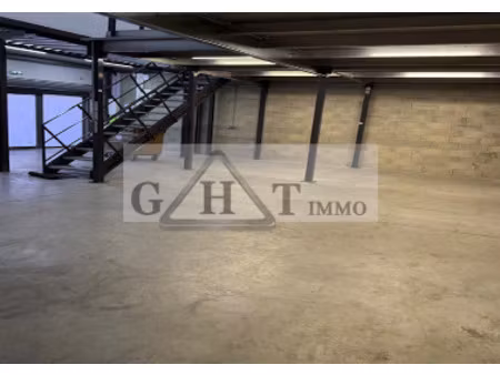 entrepôt bureaux a louer