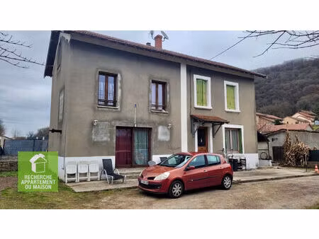 maison individuel avec grand terrain.