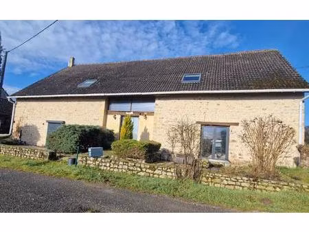 maison au bout d'une impasse dans un cadre optimal entouré de verdure