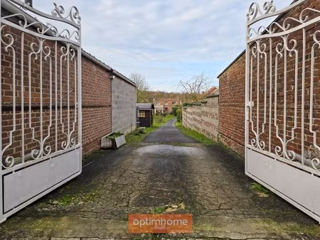 maison individuelle – 3 chambres – jardin – garage + 5 garages loués