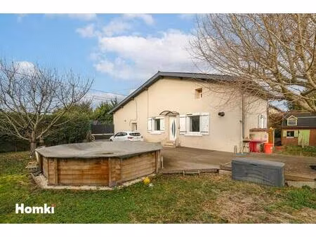 rare à vaulx-en-velin village - ancien corps de ferme rénové et divisé