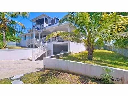 villa 6 chambres vue montagne avec piscine