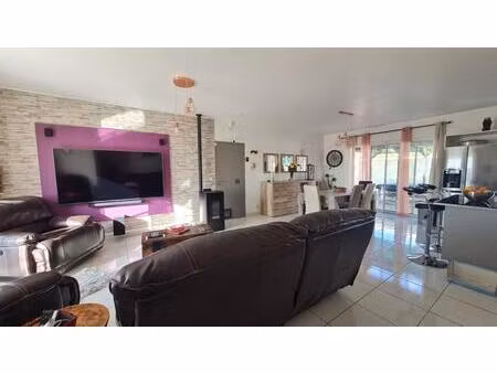 villa type 4 de plain pied  93m² habitables avec garage/piscine sur 744 m² de terrain