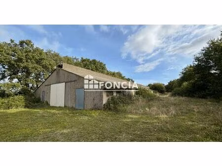 à vendre – bâtiment agricole sur terrain d’environ 1 hectare