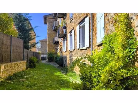 rive droite  3p dans l'ancien de 48m² avec deux caves