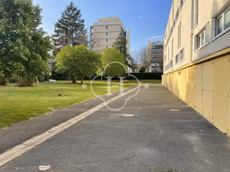 le pecq - grand box garage 17 m² dans une résidence fermée