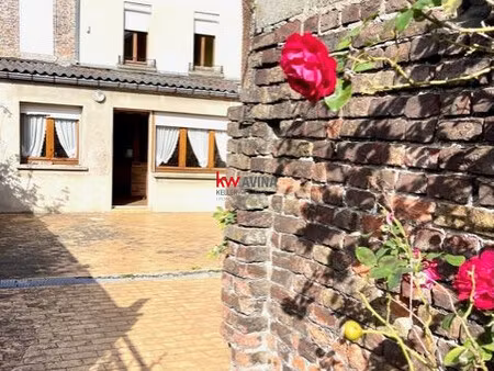 maison de ville d environ 130m2  3 chambres  grenier  cave  jardin