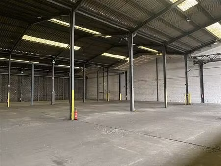 location local d'activités begles 1 840 m²