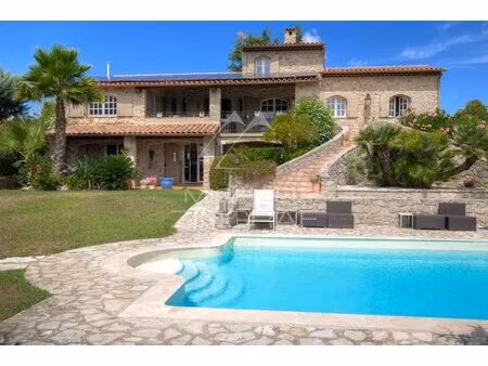 propriété de caractère en pierre offrant une vue à 360° - mzicbr00005