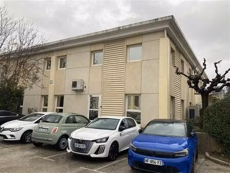 location bureau brignoles 167 m²