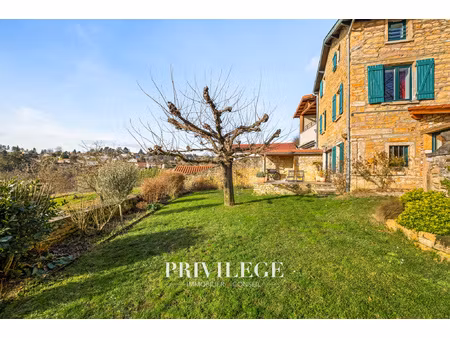 charme absolu pour cette maison de ville avec vue