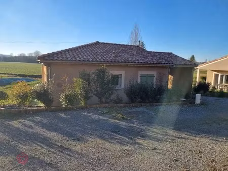 maison compacte sur un complexe de golf avec belle vue