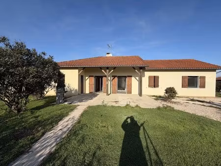 maison de plain-pied t4 de 108m2 habitable avec garage et piscine sur 1 605m2 de terrain c