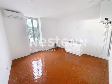 appartement t2 rénové à vendre à saint-martin-de-crau  centre-ville  30 m²  petite copropr
