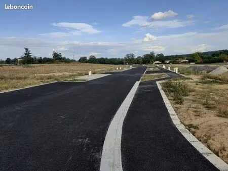 terrain 800 m² briatexte