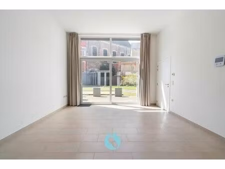 gelijkvloerse serviceflat met privaat terras