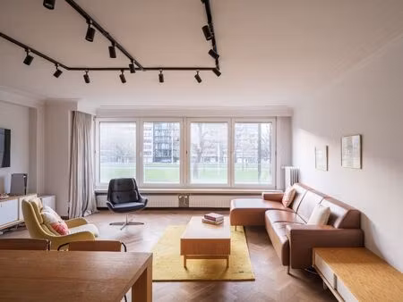 instapklaar en lichtrijk 3-slpk appartement met ruim terras aan de achterzijde